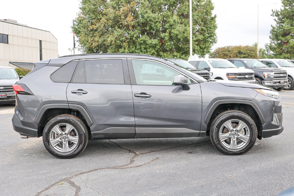 Used 2025 Toyota RAV4 XLE AWD/4WD image 19