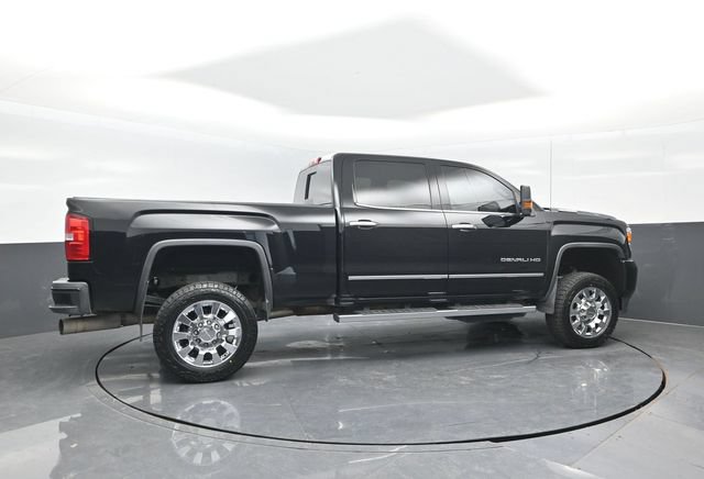 Used 2018 GMC Sierra 2500 Denali w/ Duramax Plus Package AWD/4WD image 3