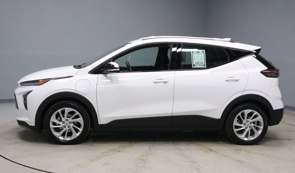 Used 2022 Chevrolet Bolt EUV LT w/ Driver Confidence Package image 2