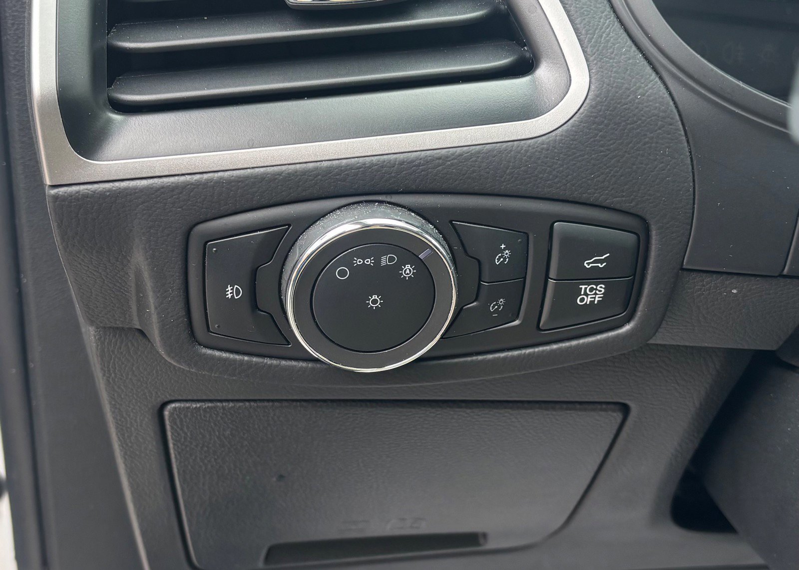 Certified 2024 Ford Edge SEL w/ Convenience Package image 27