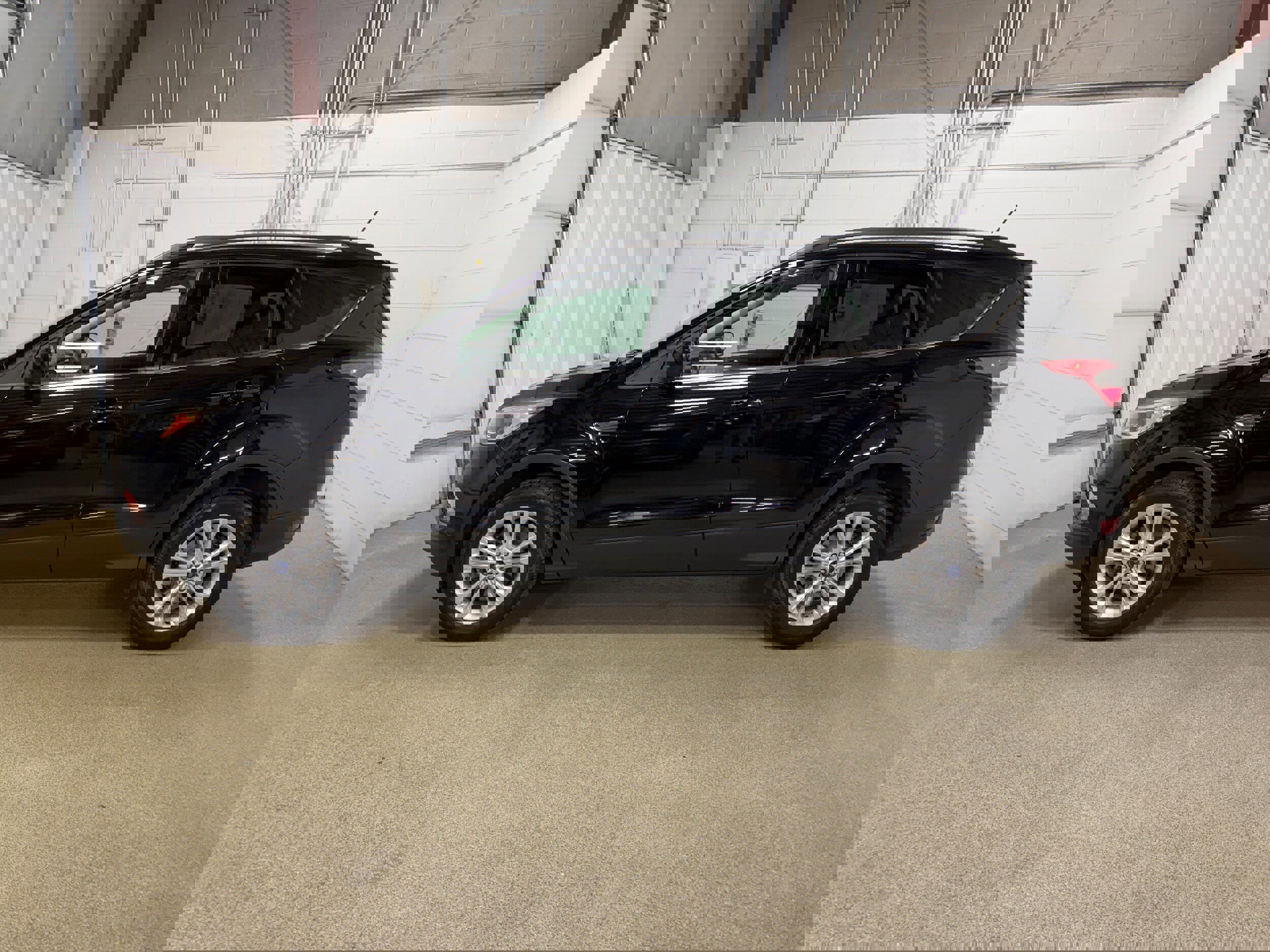 Certified 2018 Ford Escape SE w/ SE Sync 3 Package image 6