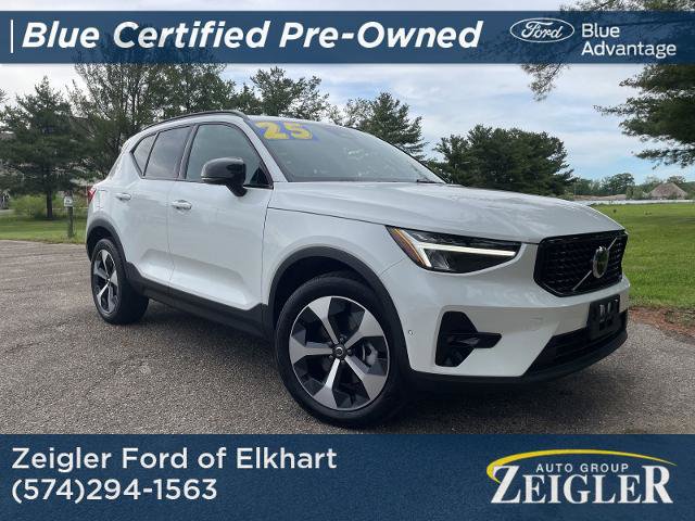 Used 2025 Volvo XC40 B5 Plus AWD/4WD image 1