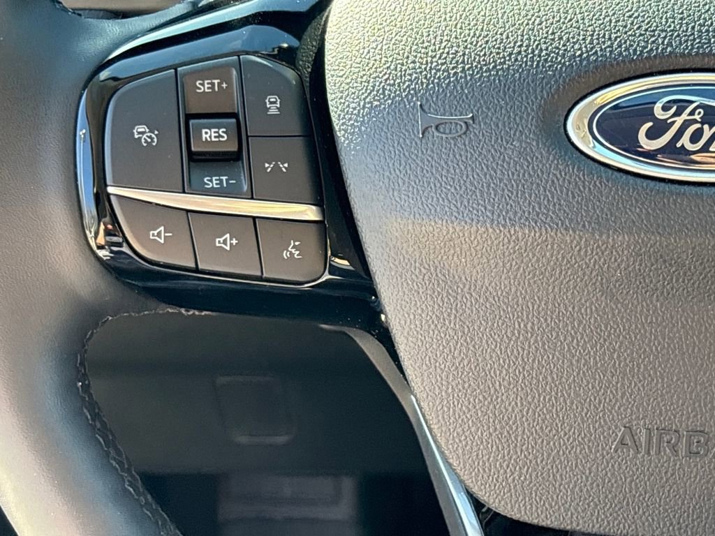 Certified 2025 Ford Escape SE w/ PHEV Premium Package image 18