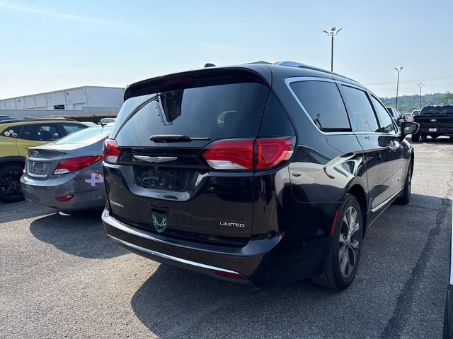 Used 2017 Chrysler Pacifica Limited w/ Advanced Safetytec Group FWD image 5
