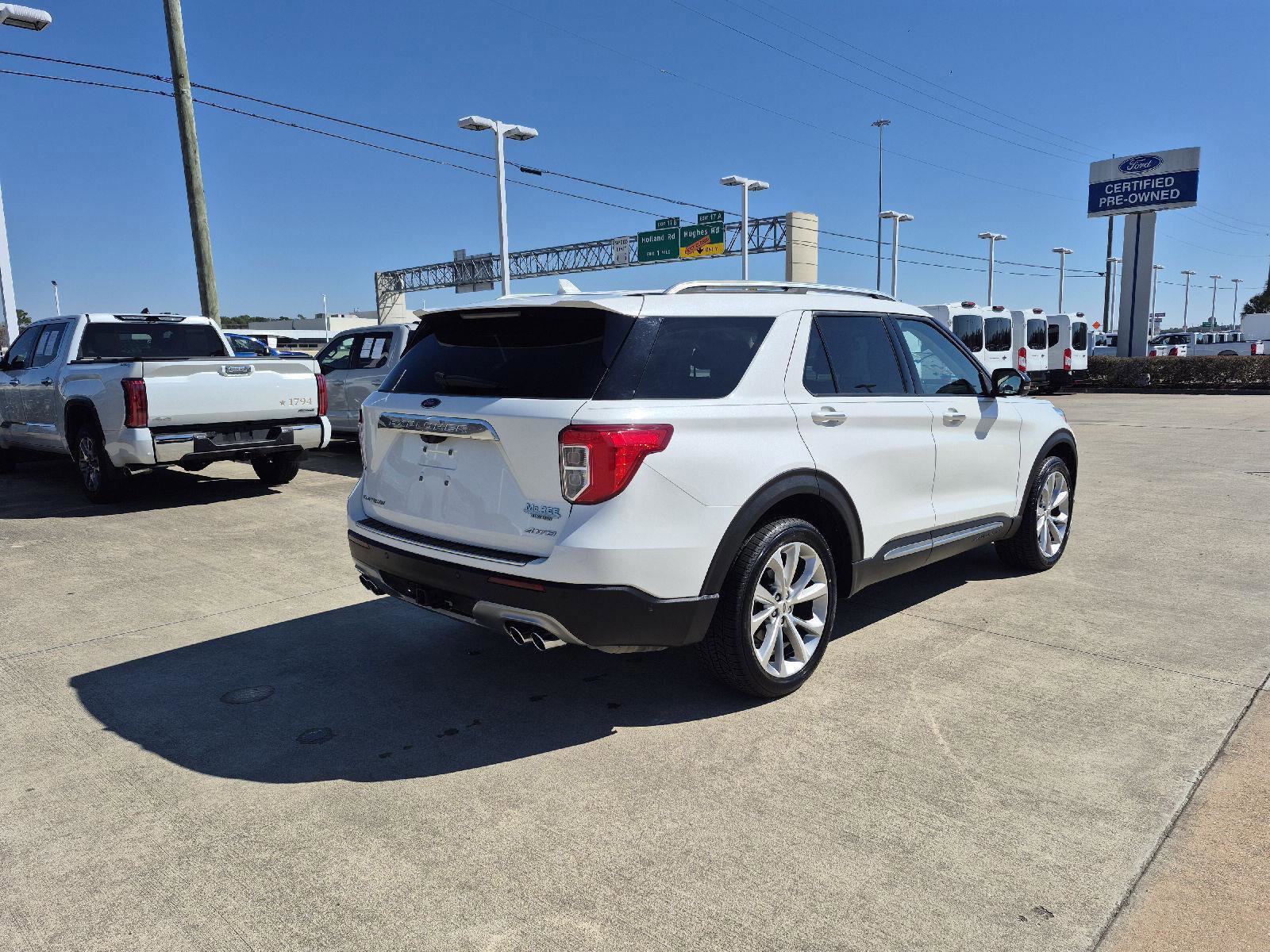 Certified 2021 Ford Explorer Platinum w/ Equipment Group 601A image 4
