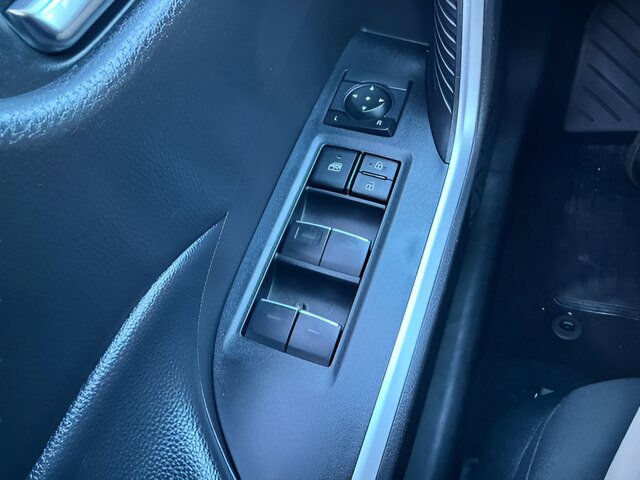 Used 2024 Toyota RAV4 XLE AWD/4WD image 19