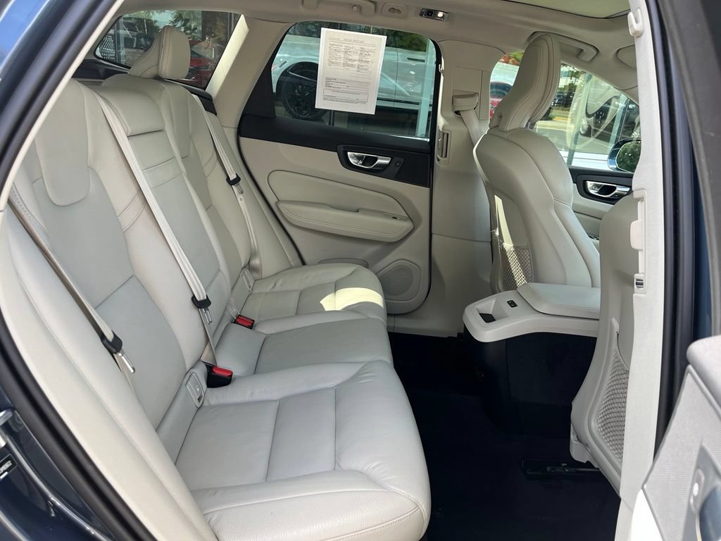 Used 2021 Volvo XC60 T5 Momentum w/ Advanced Package AWD/4WD image 18