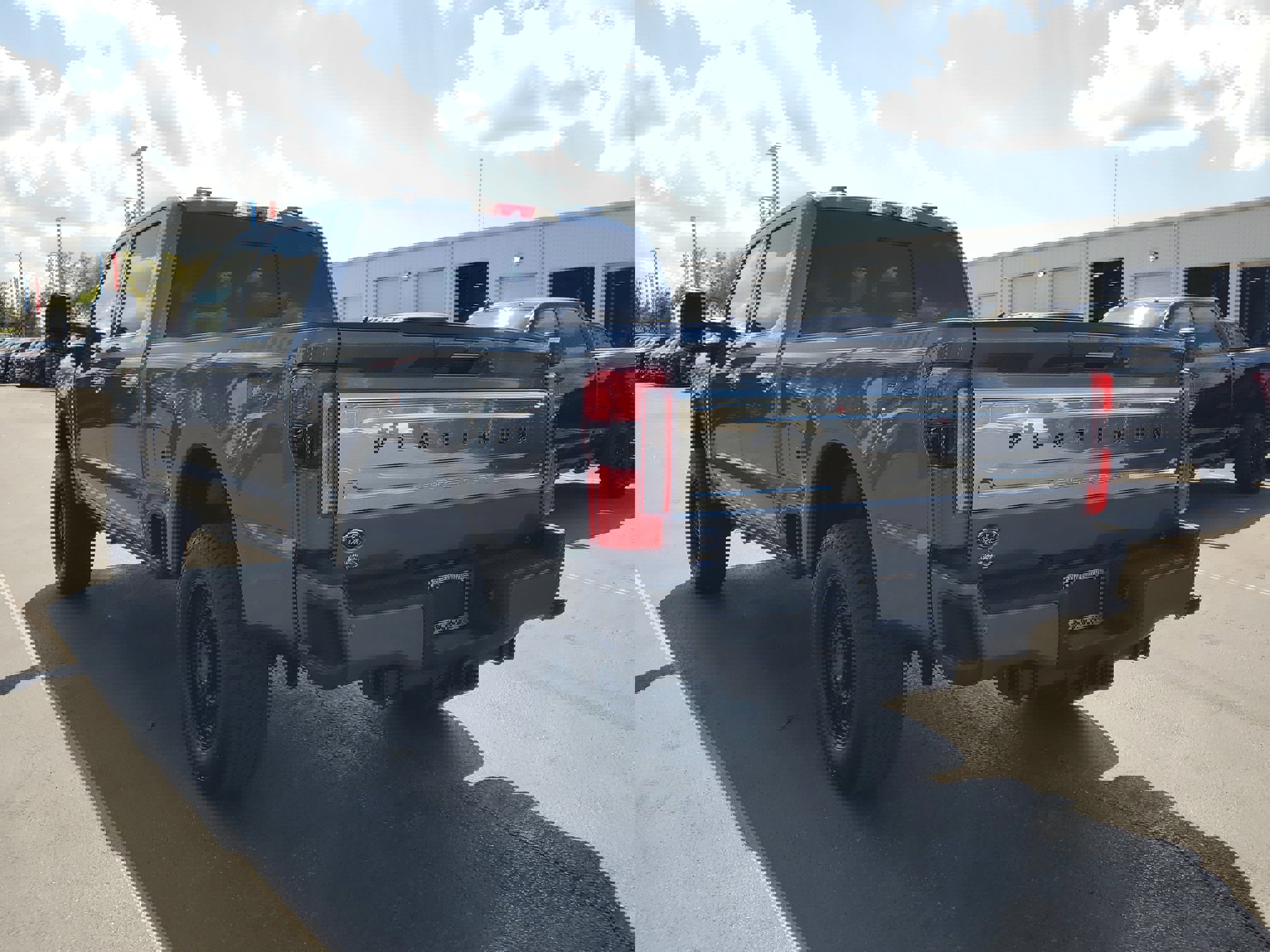 Certified 2023 Ford F250 Platinum image 3