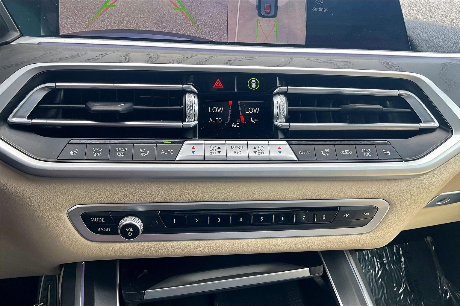 Used 2022 BMW X7 xDrive40i w/ M Sport Package AWD/4WD image 31