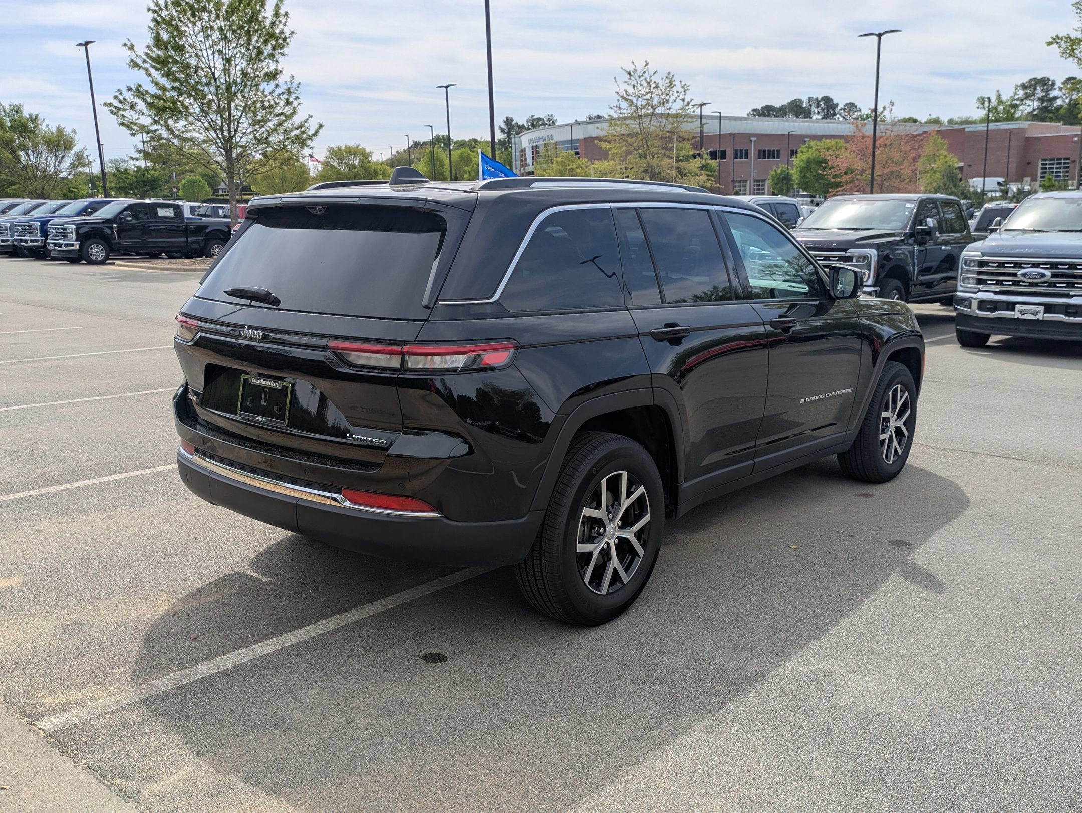 Used 2023 Jeep Grand Cherokee Limited w/ Luxury Tech Group II AWD/4WD image 6