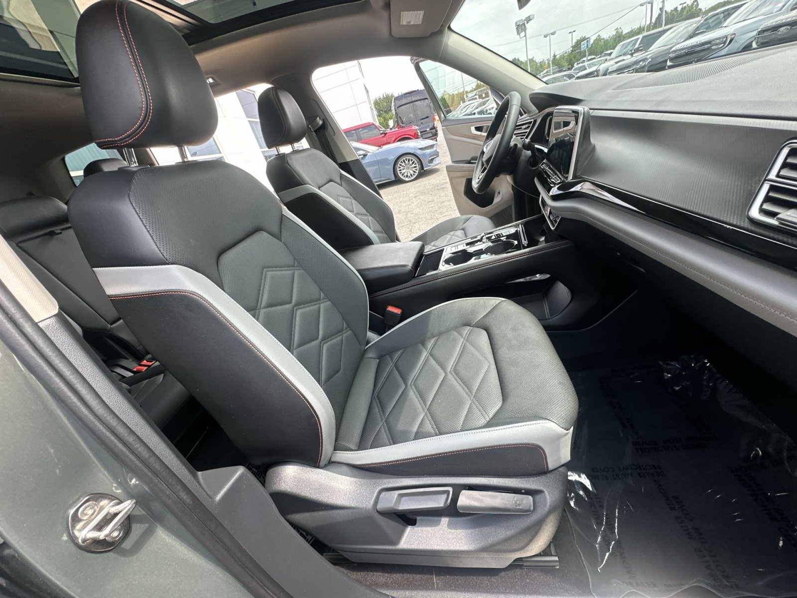 Used 2025 Volkswagen Atlas Peak Edition SE AWD/4WD image 35