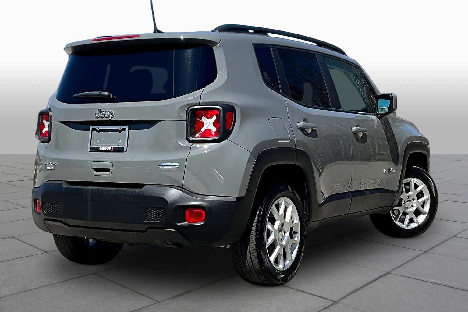 Used 2020 Jeep Renegade Latitude w/ Cold Weather Group AWD/4WD image 13