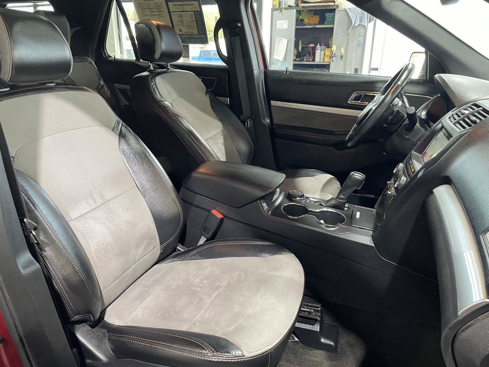 Certified 2017 Ford Explorer XLT w/ Equipment Group 202A AWD/4WD image 29