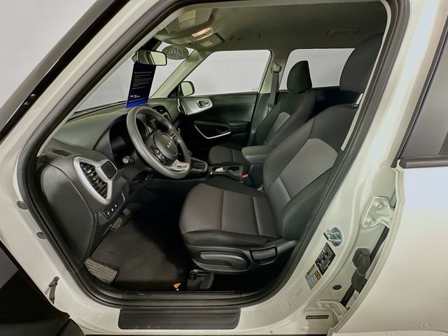 Used 2025 Kia Soul LX w/ LX Technology Package FWD image 26