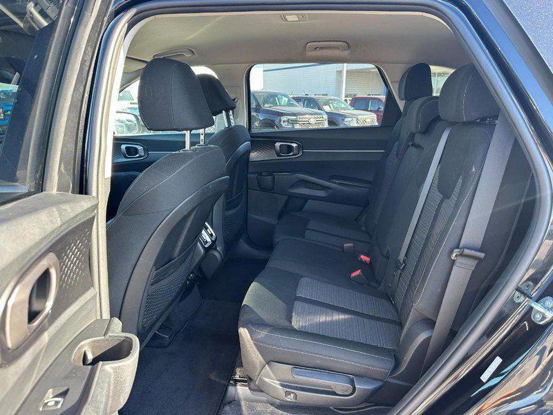 Used 2023 Kia Sorento LX image 10