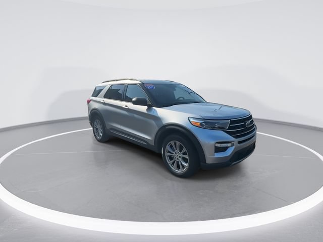 Certified 2021 Ford Explorer XLT w/ Equipment Group 202A RWD image 3