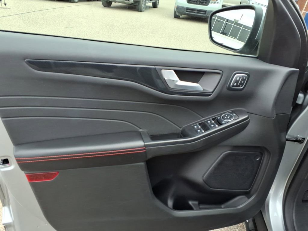 Certified 2023 Ford Escape ST-Line Elite AWD/4WD image 13