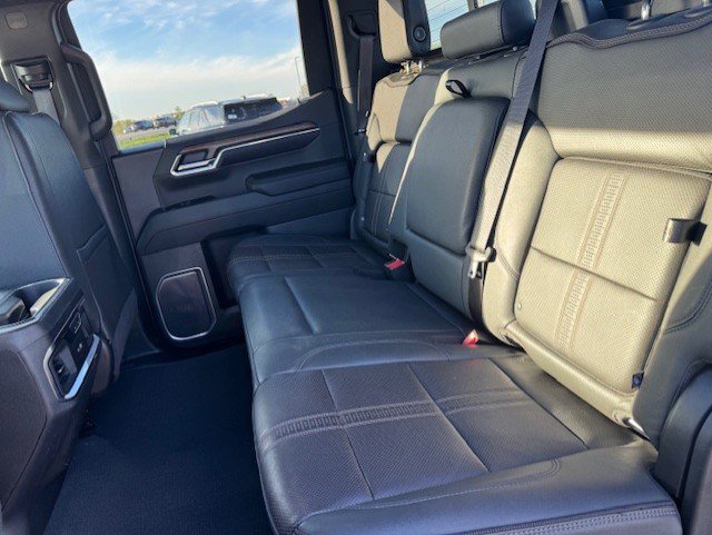 Used 2022 Chevrolet Silverado 1500 High Country w/ High Country Premium Package AWD/4WD image 29