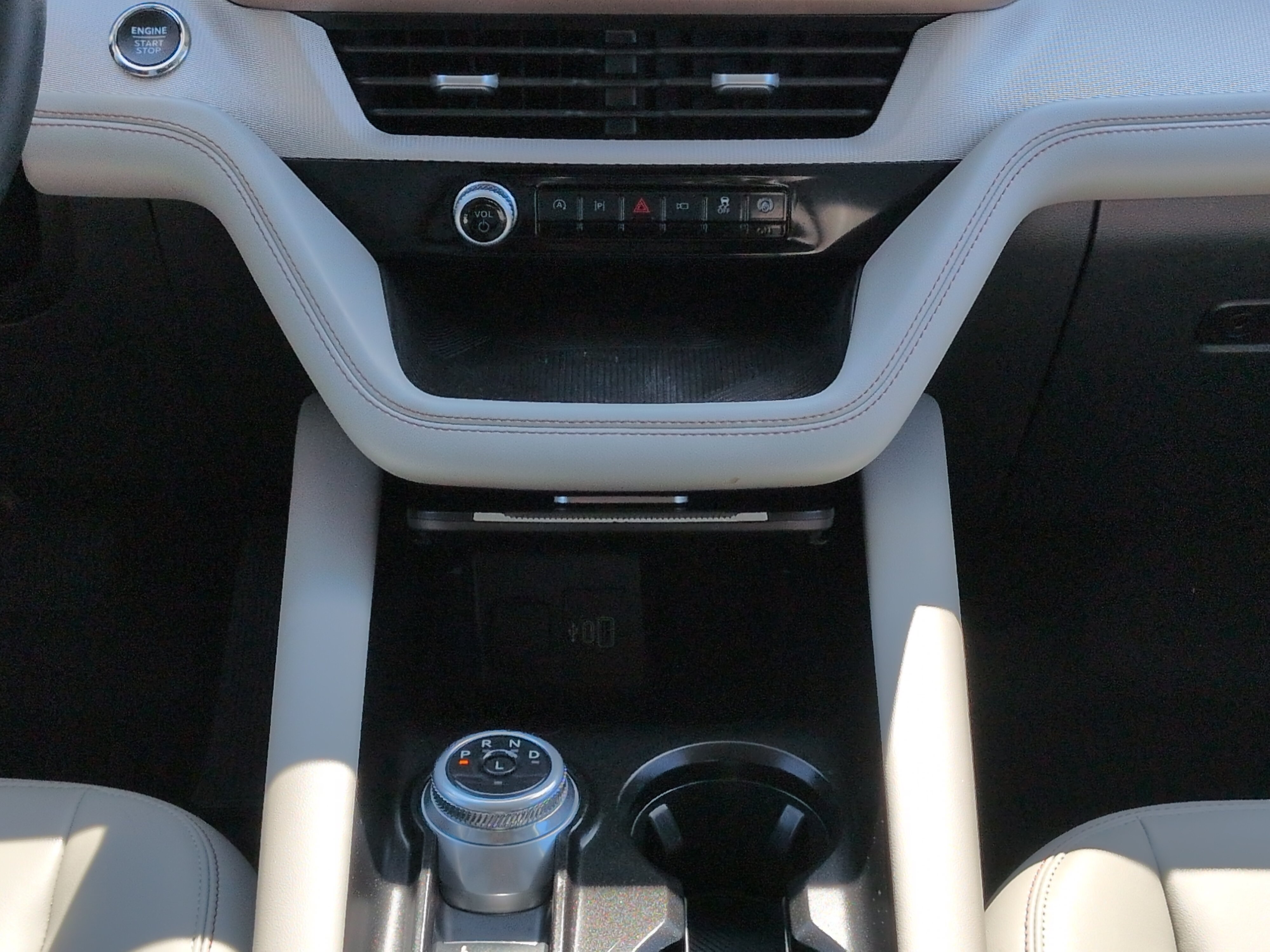 Certified 2025 Ford Explorer Active w/ Active Comfort Package RWD image 17