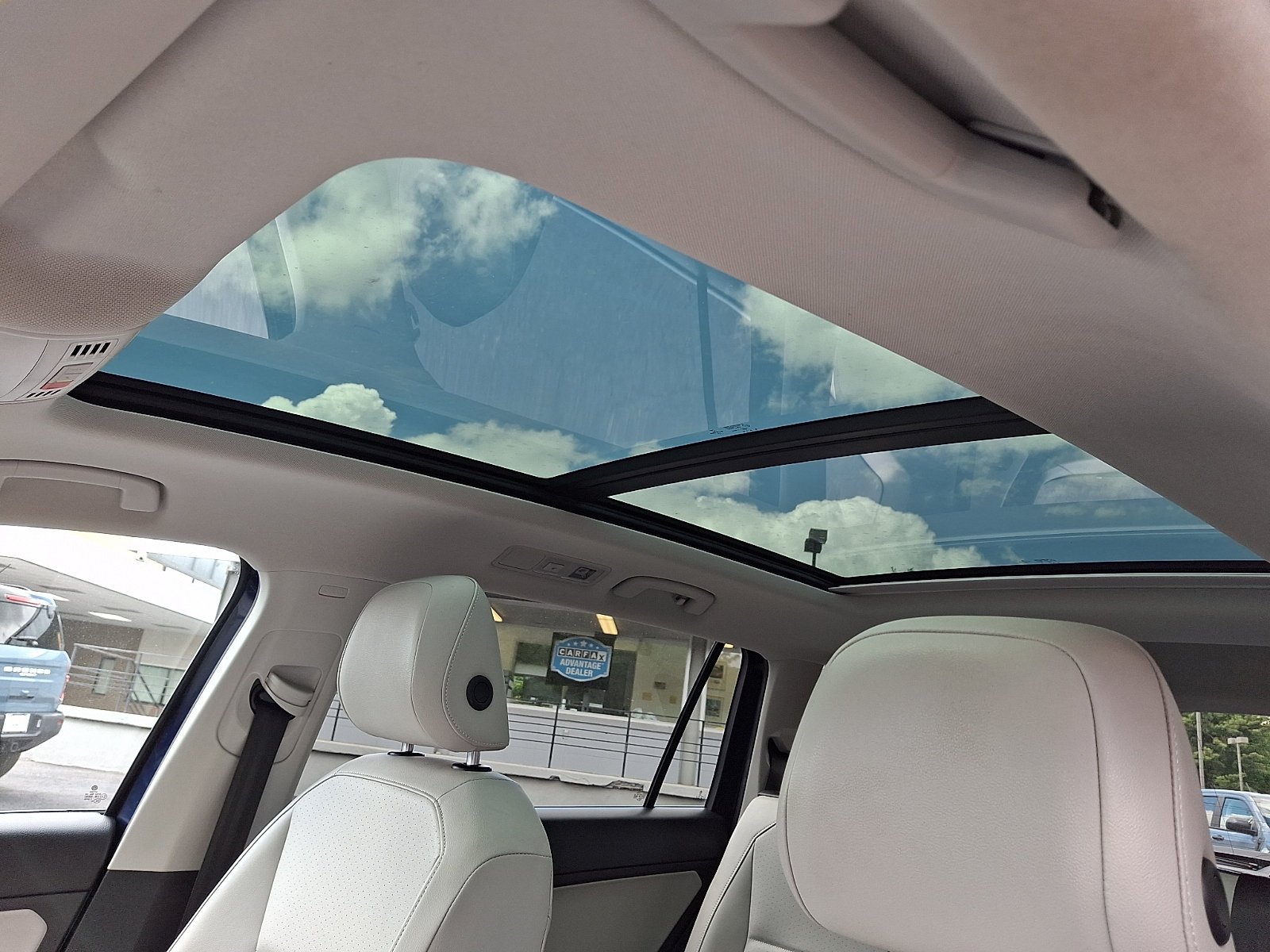 Used 2021 Volkswagen Tiguan SE w/ Panoramic Sunroof Package AWD/4WD image 16