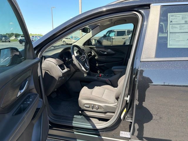 Used 2023 GMC Terrain SLE w/ Driver Convenience Package FWD image 9