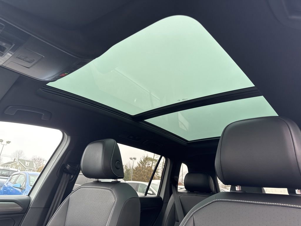 Used 2024 Volkswagen Tiguan SE R-Line image 17