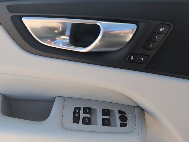 Used 2023 Volvo XC60 B5 Plus image 9