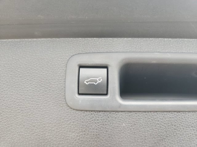 Used 2022 Toyota Highlander XSE FWD image 26