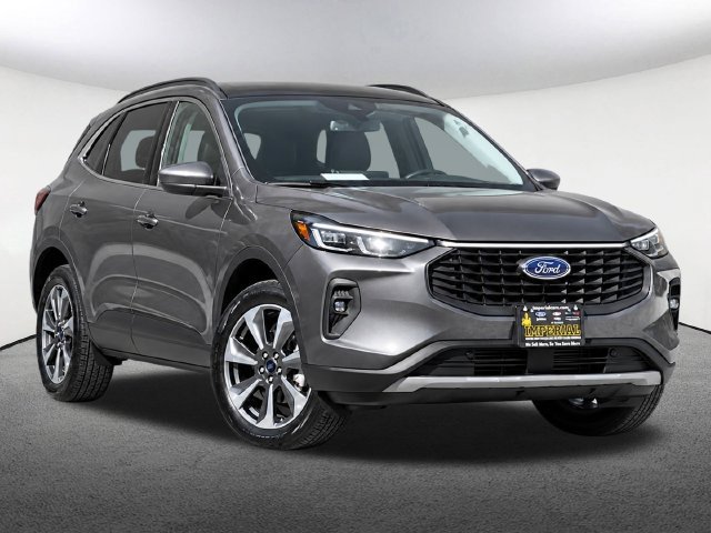Certified 2025 Ford Escape Platinum AWD/4WD image 2