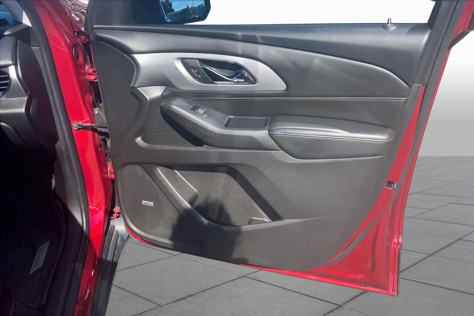 Used 2018 Chevrolet Traverse LT FWD image 23