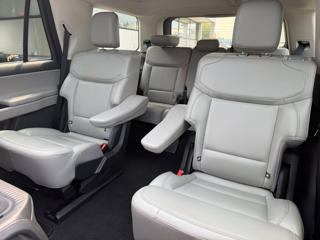 Certified 2025 Ford Expedition Active AWD/4WD image 22
