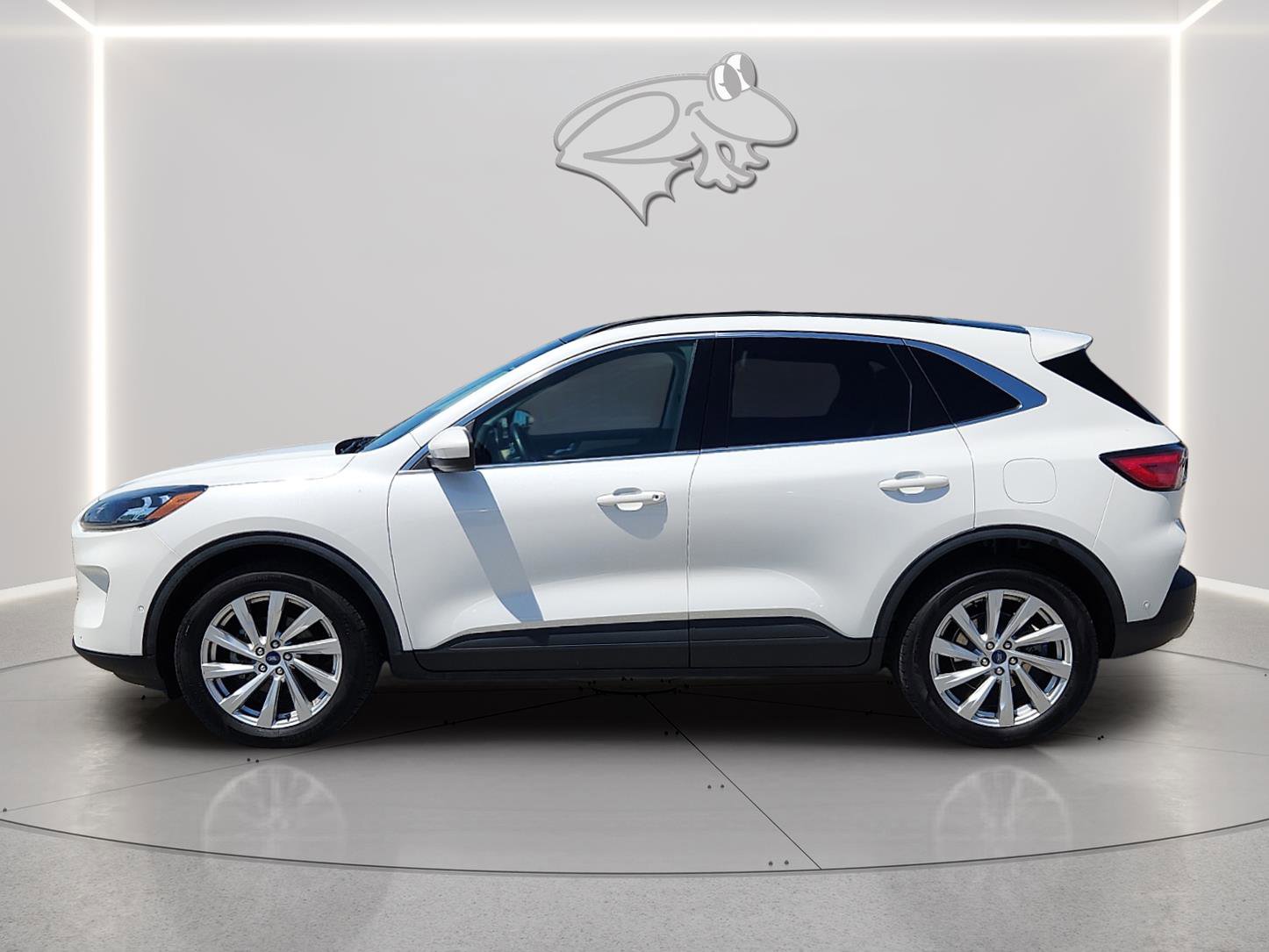 Certified 2022 Ford Escape Titanium w/ Titanium Elite Package AWD/4WD image 2