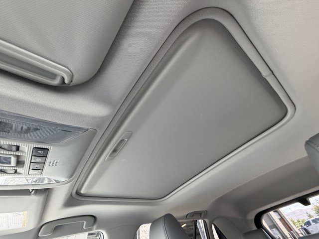 Used 2020 Toyota RAV4 Limited AWD/4WD image 34