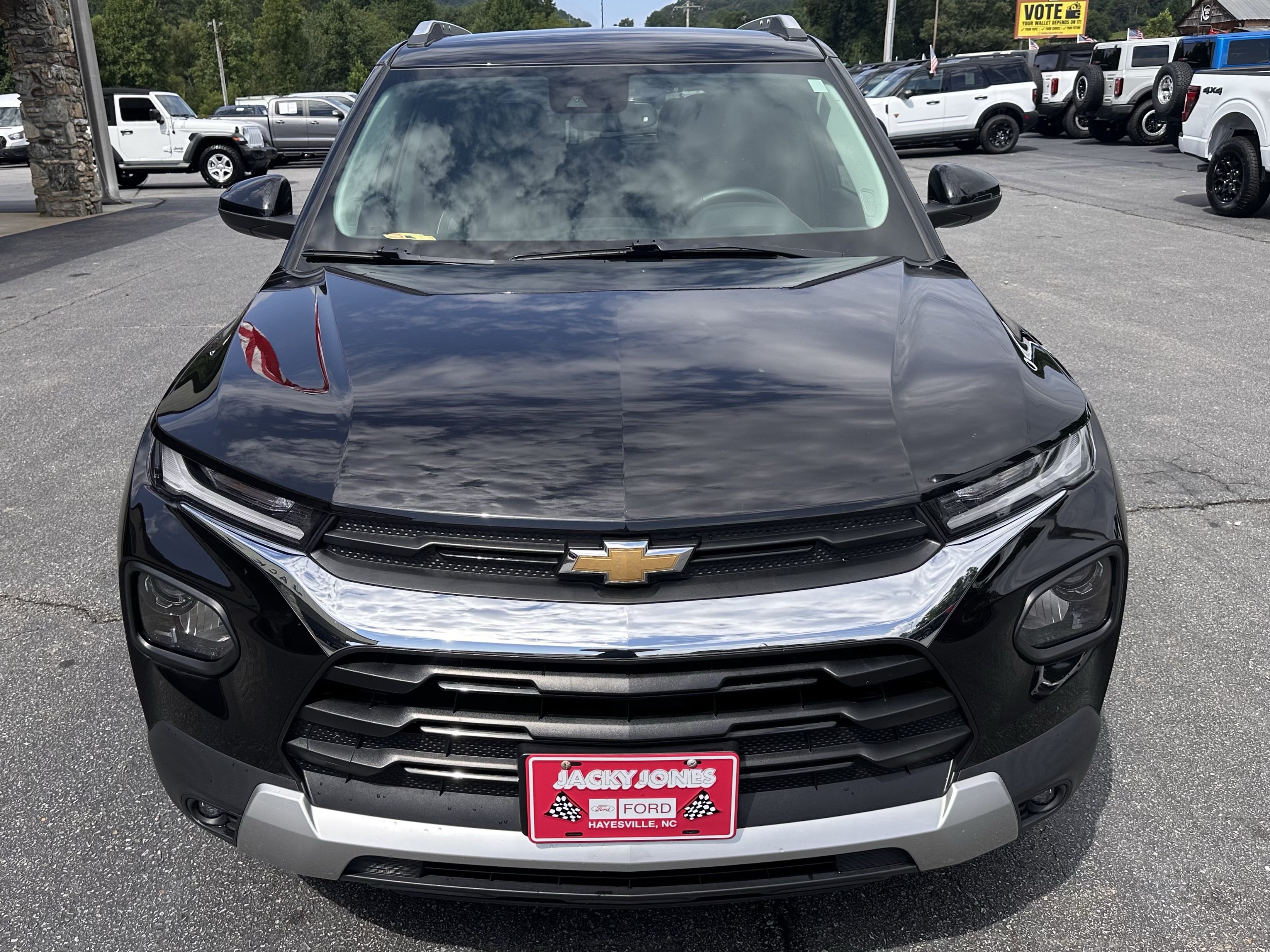Used 2021 Chevrolet TrailBlazer LT AWD/4WD image 3