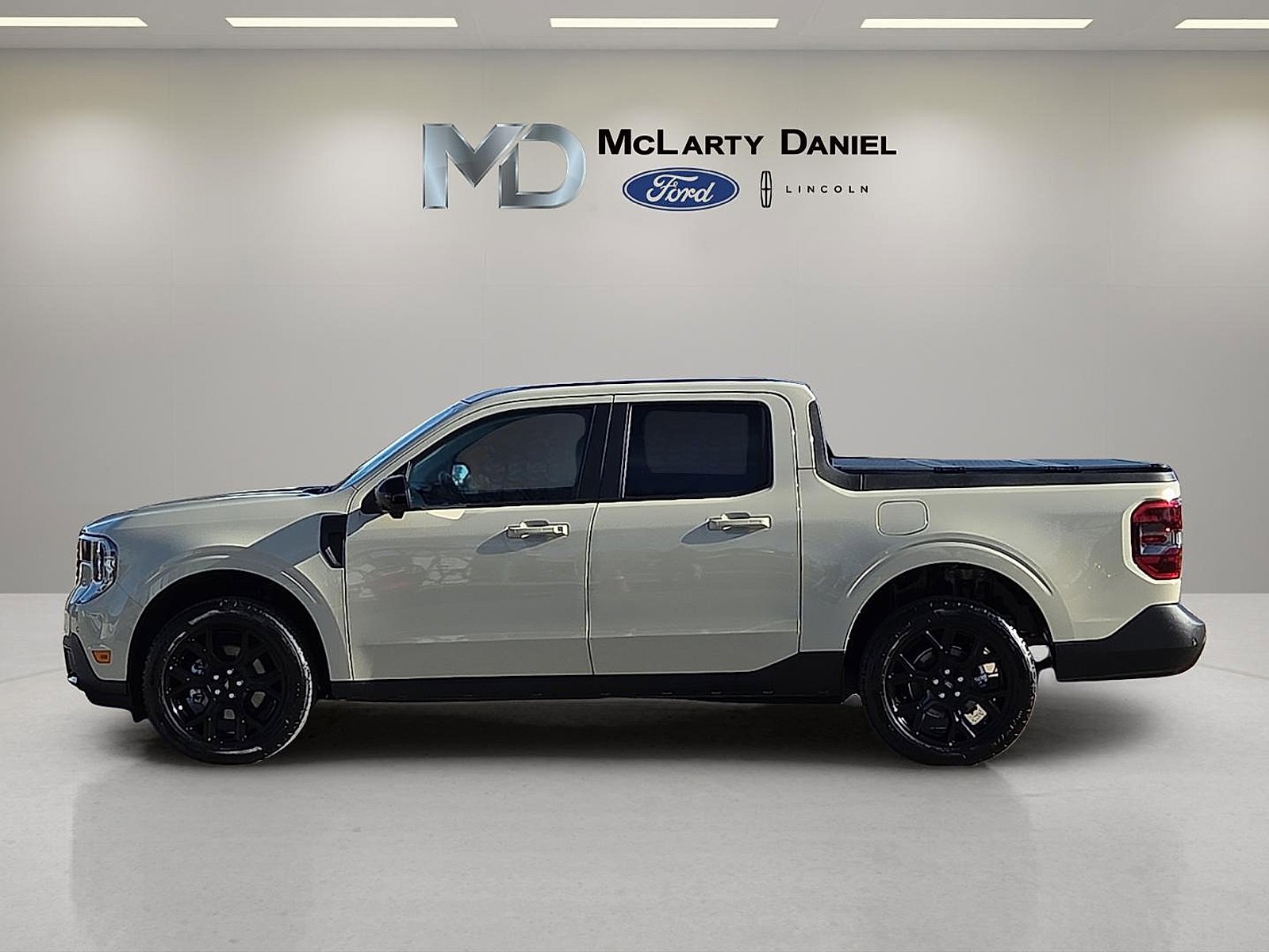 Certified 2025 Ford Maverick Lariat w/ Black Appearance Package image 3