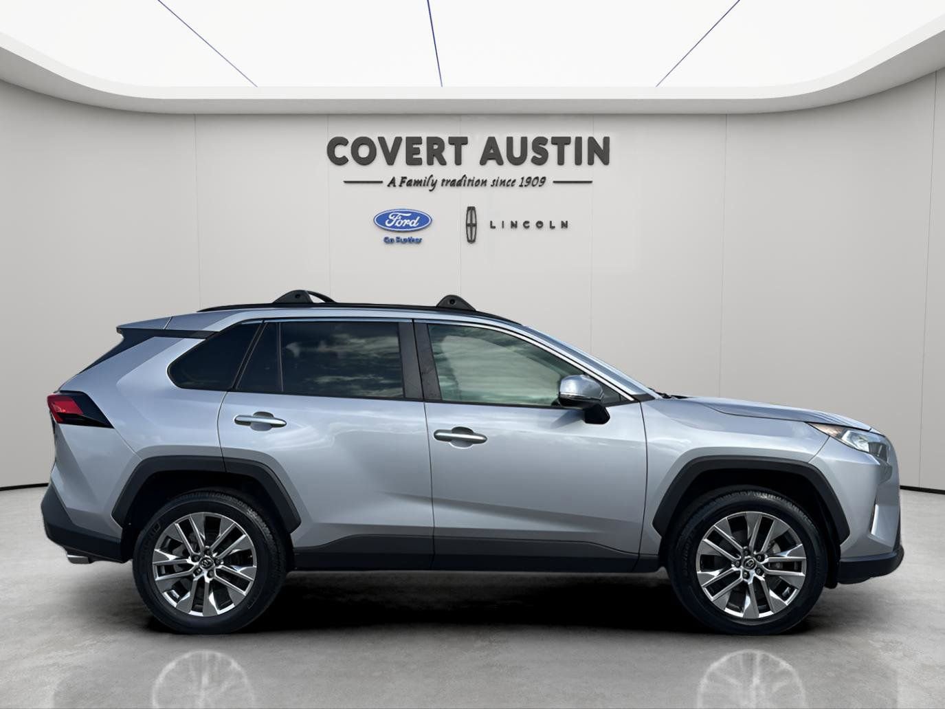 Used 2019 Toyota RAV4 XLE Premium image 6