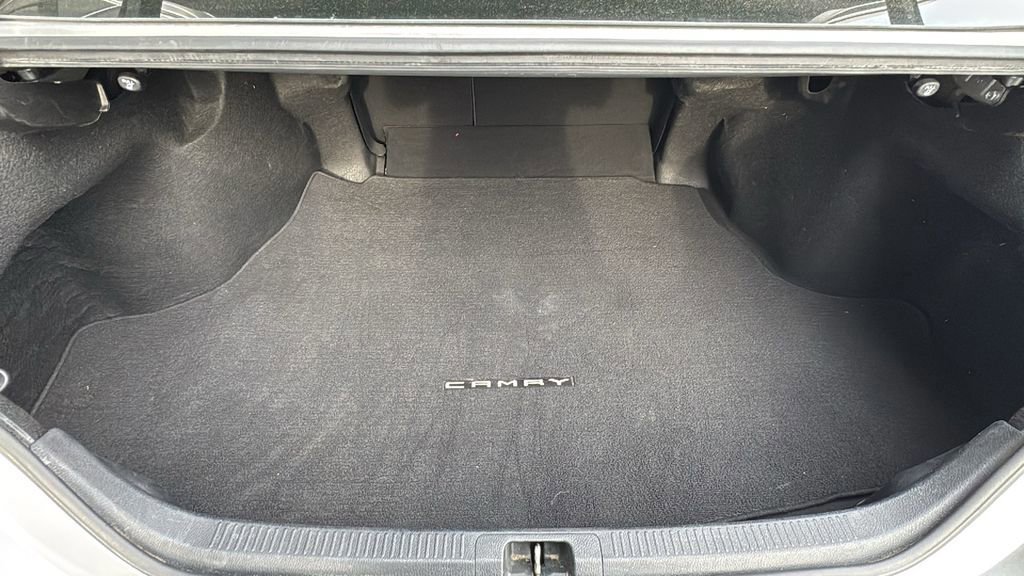 Used 2020 Toyota Camry SE w/ Carpet Mat Package FWD image 24