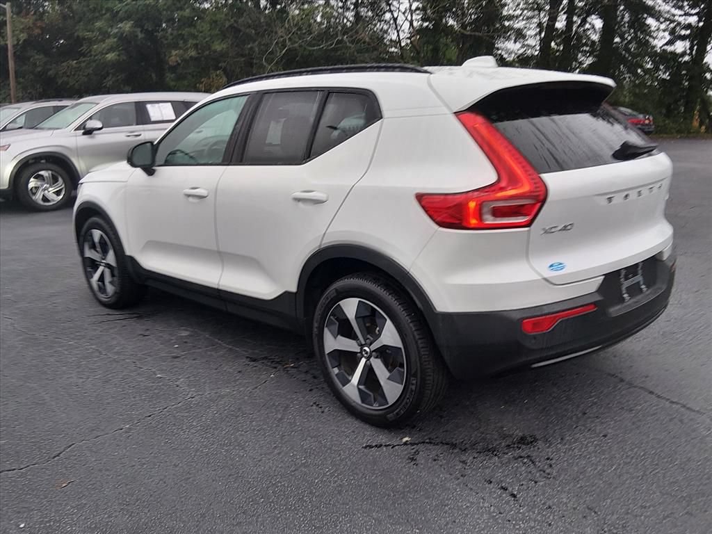 Used 2023 Volvo XC40 B4 Ultimate FWD image 6