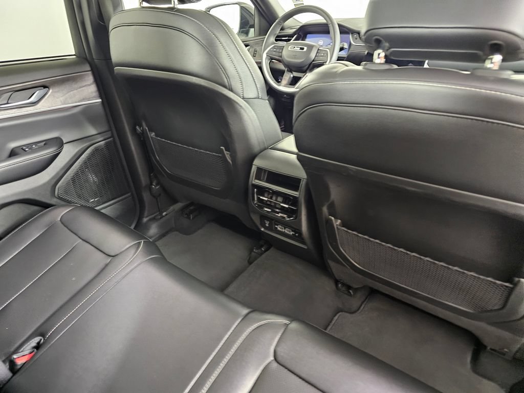 Used 2024 Jeep Grand Cherokee Limited w/ Luxury Tech Group II AWD/4WD image 15