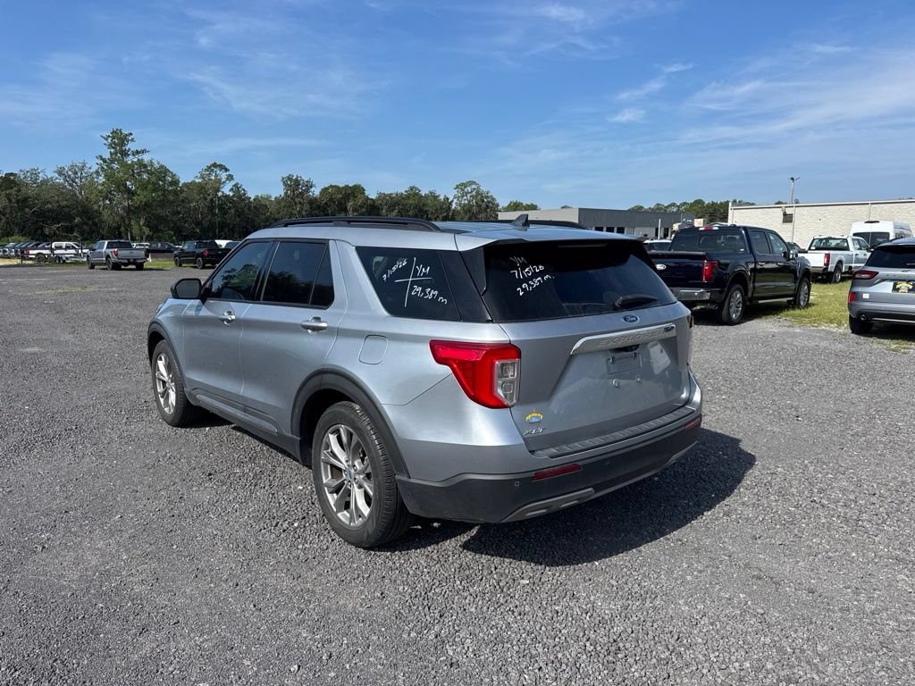 Certified 2022 Ford Explorer XLT w/ Equipment Group 202A RWD image 4
