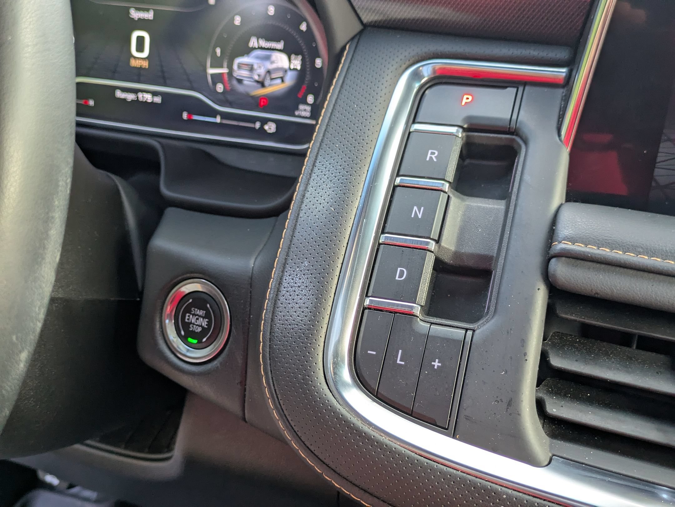 Used 2023 GMC Yukon XL AT4 AWD/4WD image 25