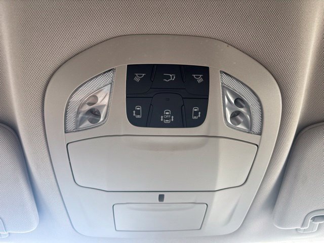 Used 2024 Chrysler Pacifica Limited FWD image 29
