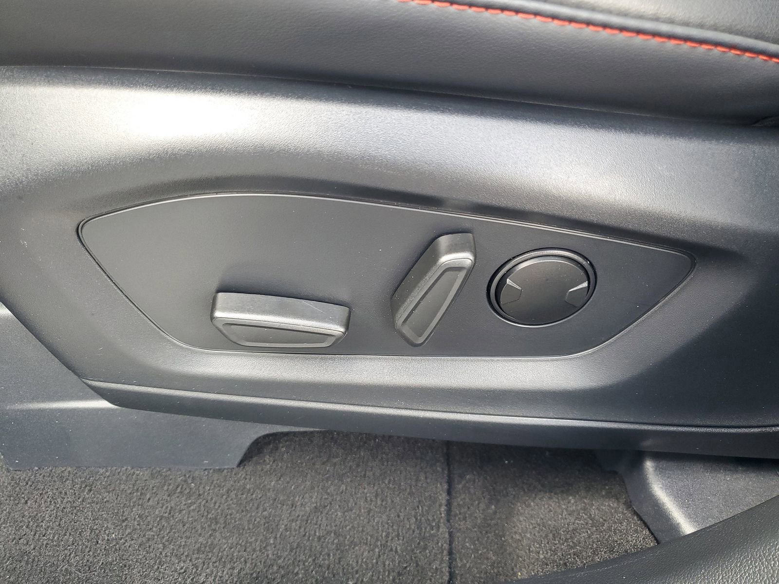 Certified 2025 Ford Explorer ST-Line w/ ST-Line Street Pack image 19