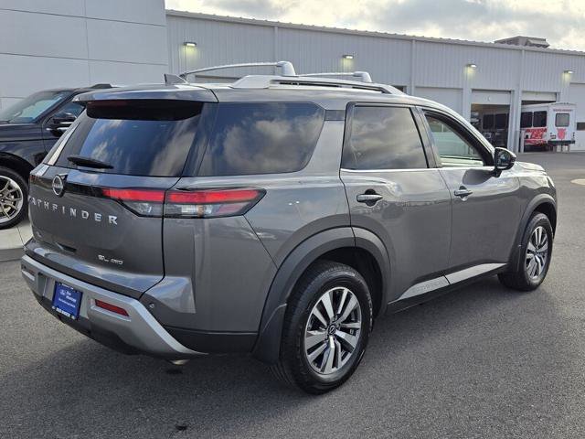Used 2023 Nissan Pathfinder SL image 5