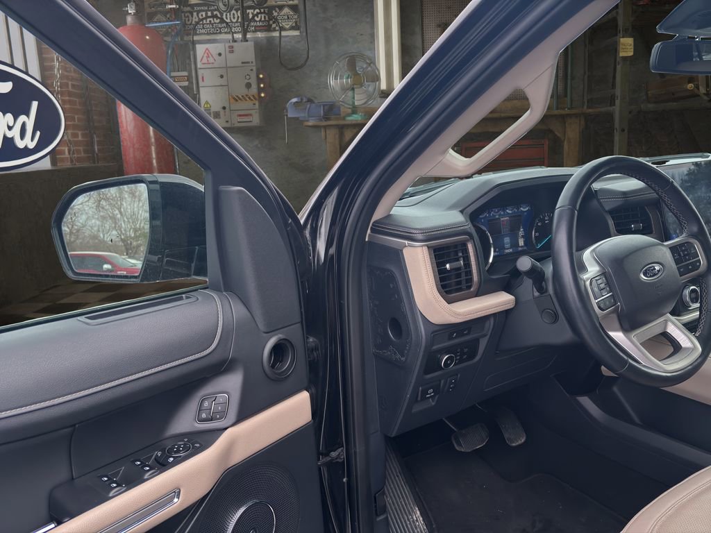 Certified 2024 Ford Expedition Limited image 17