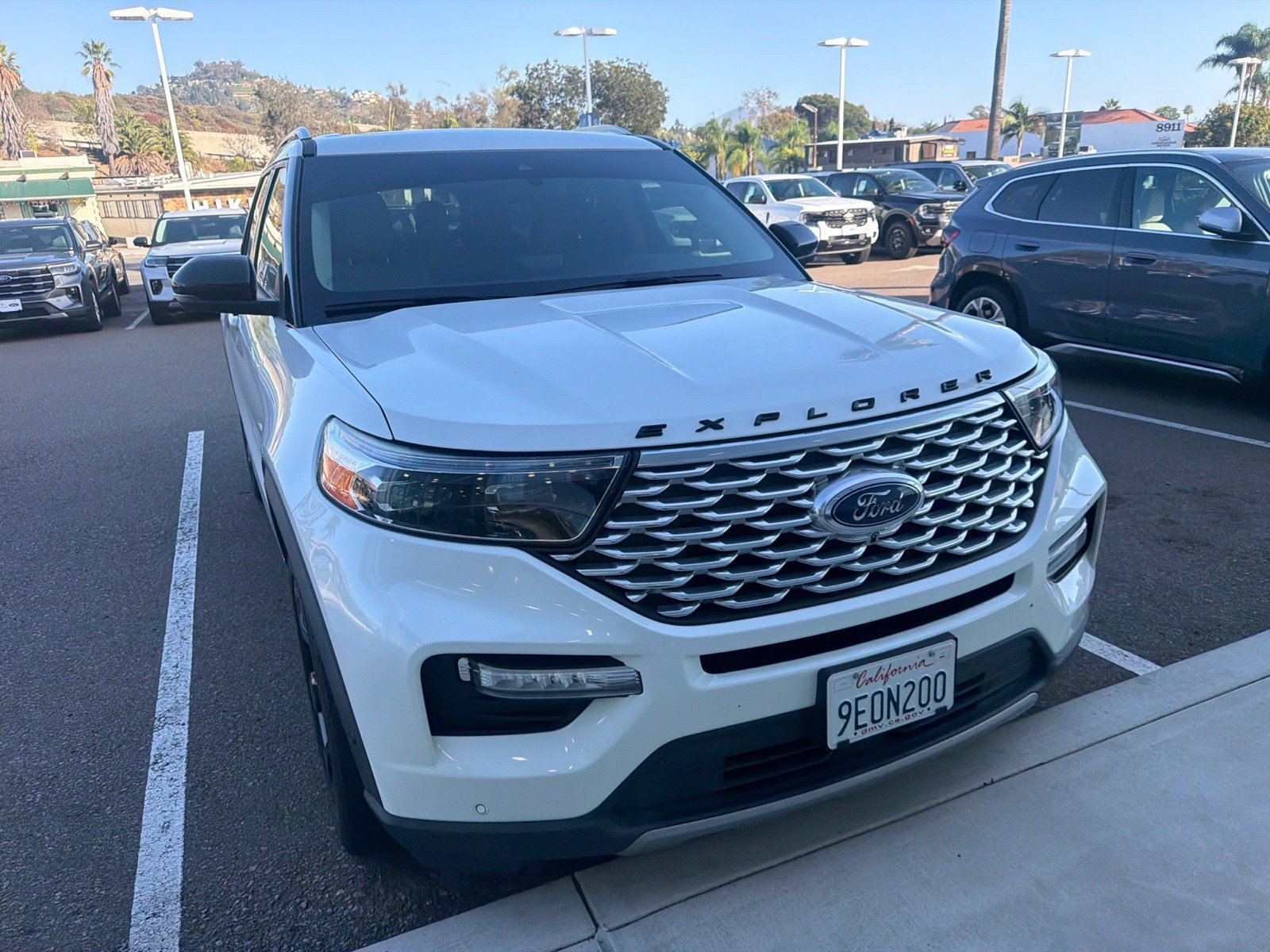 Certified 2020 Ford Explorer Platinum w/ Premium Technology Package AWD/4WD image 4