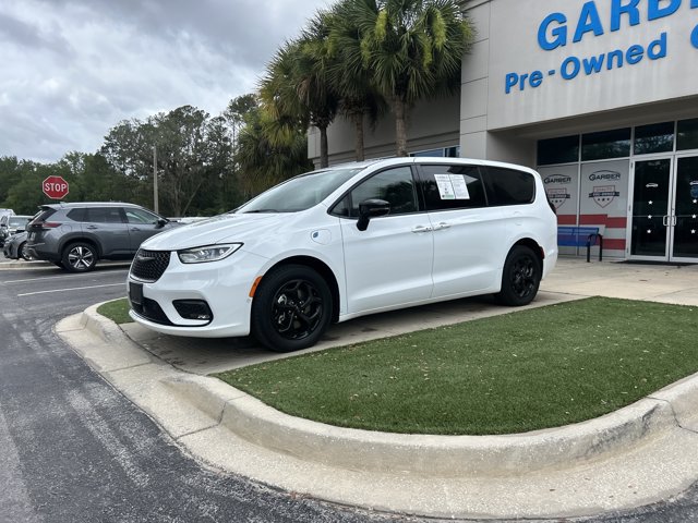 Used 2024 Chrysler Pacifica Limited FWD image 17