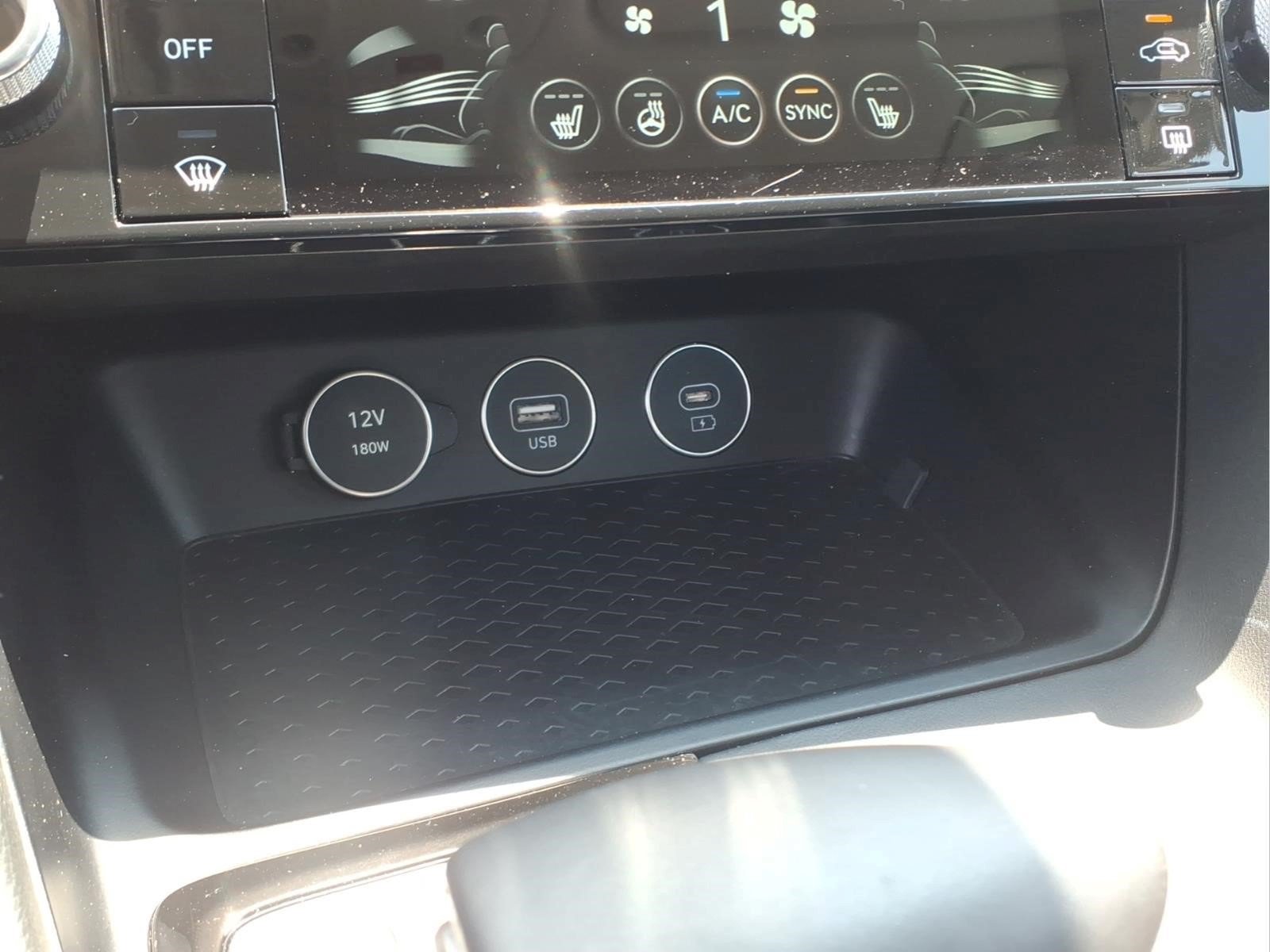 Used 2025 Genesis G70 2.5T AWD/4WD image 18