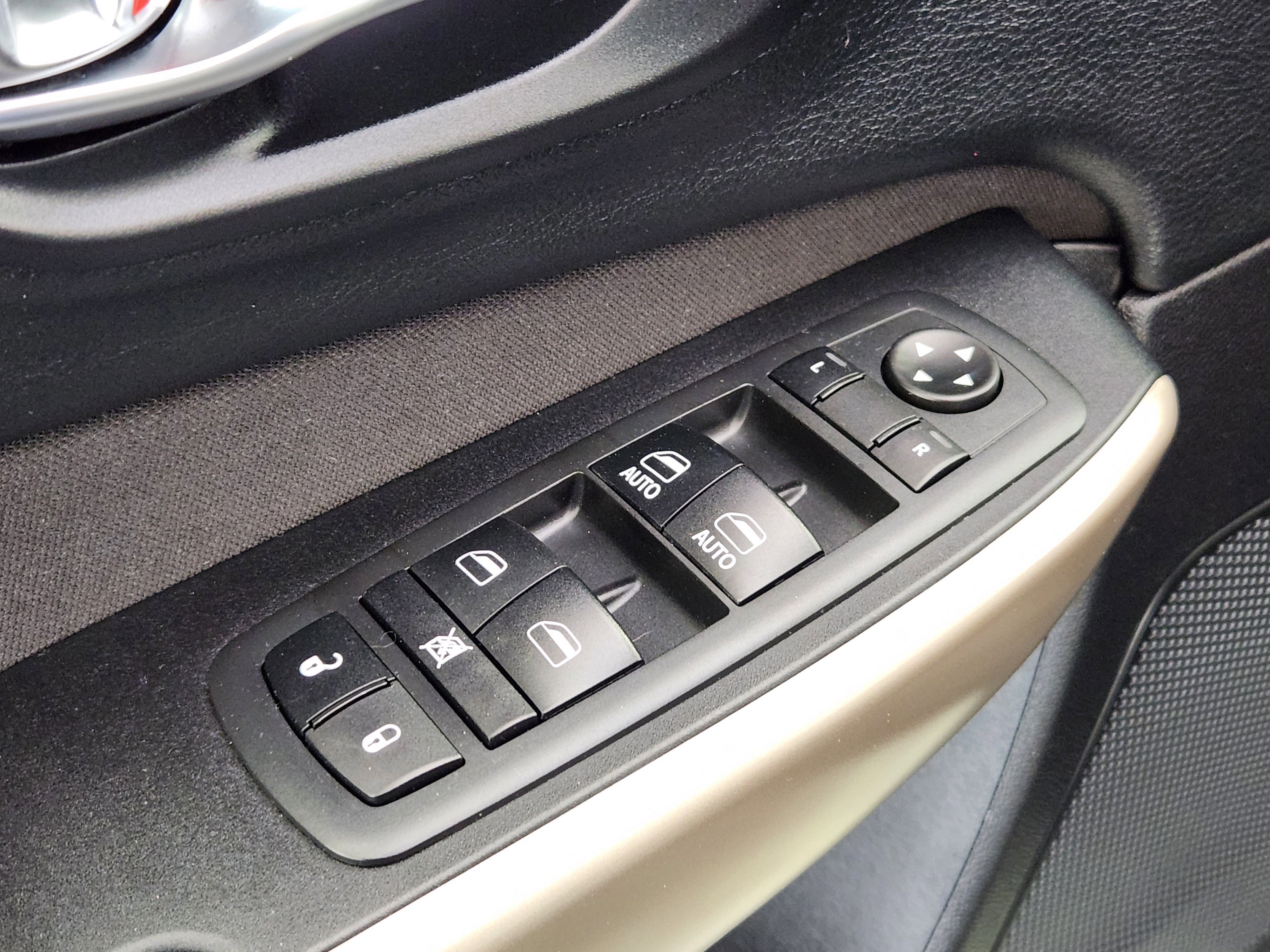 Used 2017 Jeep Cherokee Latitude w/ Comfort/Convenience Group image 17