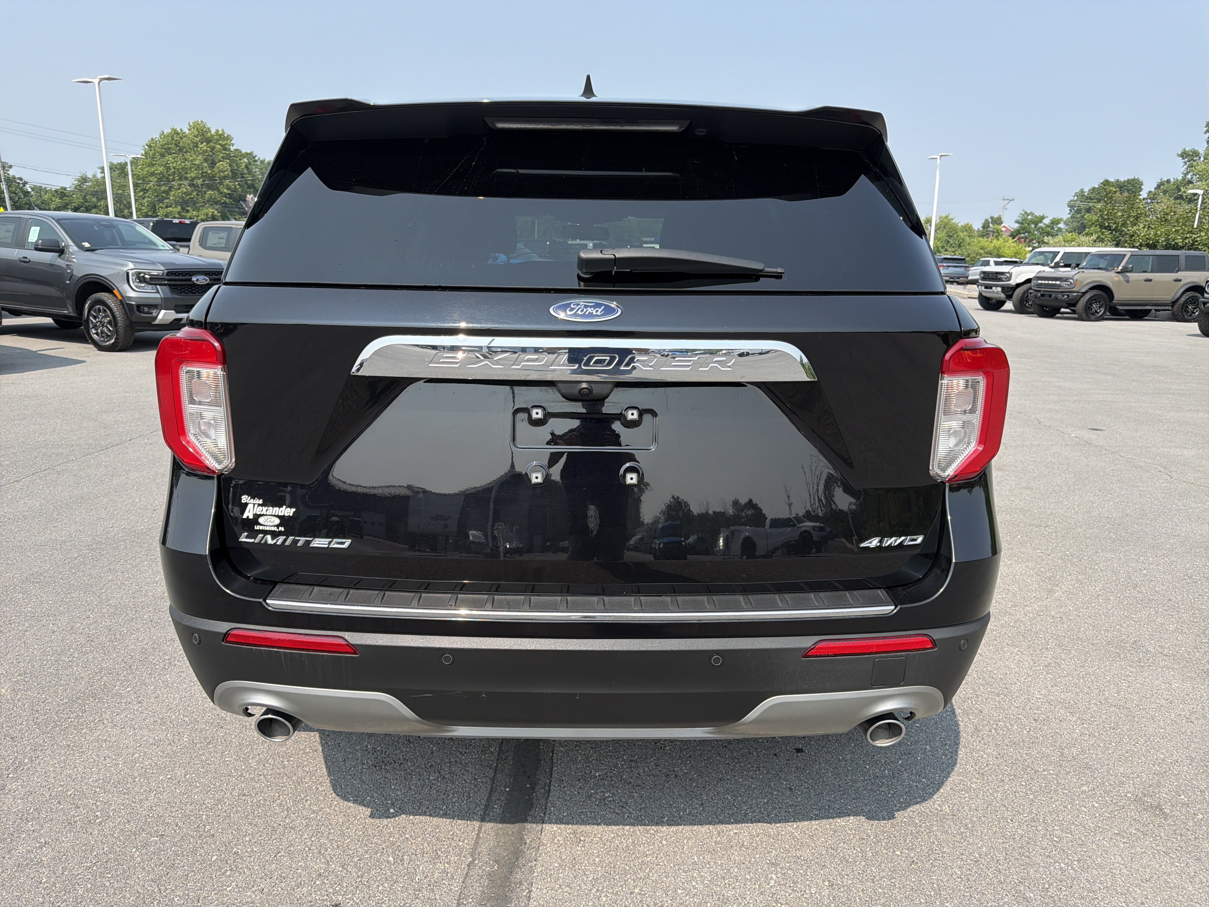 Certified 2023 Ford Explorer Limited w/ Equipment Group 301A AWD/4WD image 4